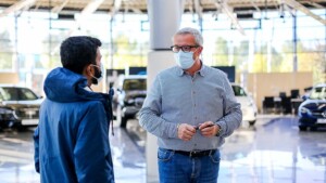 Fachkraft aus Indien für deutsches Mercedes-Benz Autohaus gewonnen - VIASONA in Zusammenarbeit mit TÜV Rheinland, Werner Holding und dem Autohaus Schloz Wöllenstein